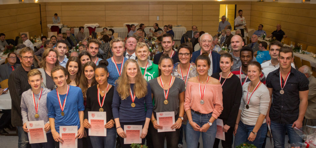 Bei der SKV-Ehrung ausgezeichnete Leichtathleten Foto freundlicherweise bereitgstellt von Holm Wolschendorf